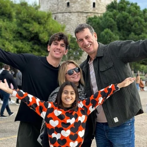 Νάνσυ Ζαμπέτογλου | Δημοσίευσε το βίντεο της κόρης της από το ρεβεγιόν στο Σύνταγμα που έγινε viral