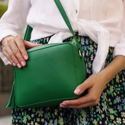 Το μόνο χρώμα νυχιών που αξίζει να ζητήσεις μετά τις διακοπές