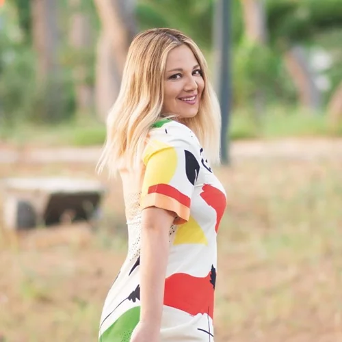 Η Νάνσυ Ζαμπέτογλου έχει γενέθλια και τα γιόρτασε με την οικογένειά της στην Κέα