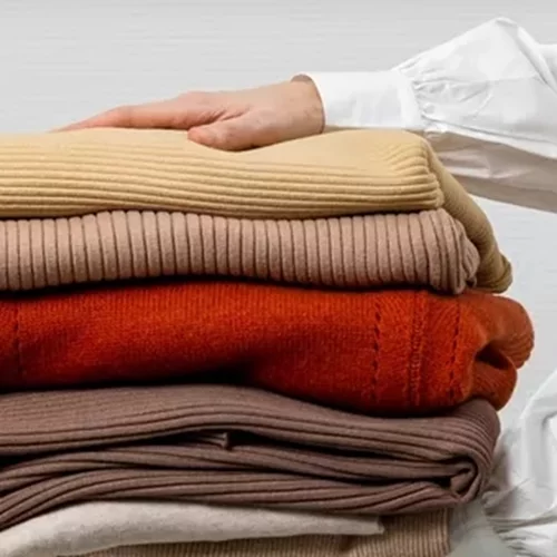 Μικρές ντουλάπες, μεγάλη οργάνωση | Tips για αξιοποίηση χώρου τώρα που κατεβάζεις τα χειμωνιάτικα