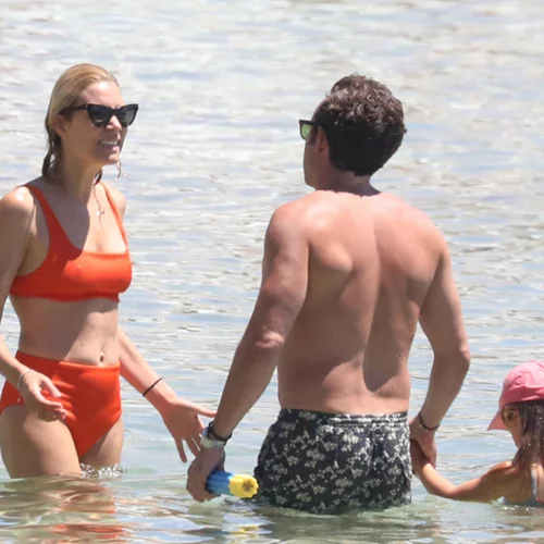 Βίκυ Καγιά - Ηλίας Κρασσάς | Στην παραλία με τα παιδιά τους, Μπιάνκα και Κάρολο