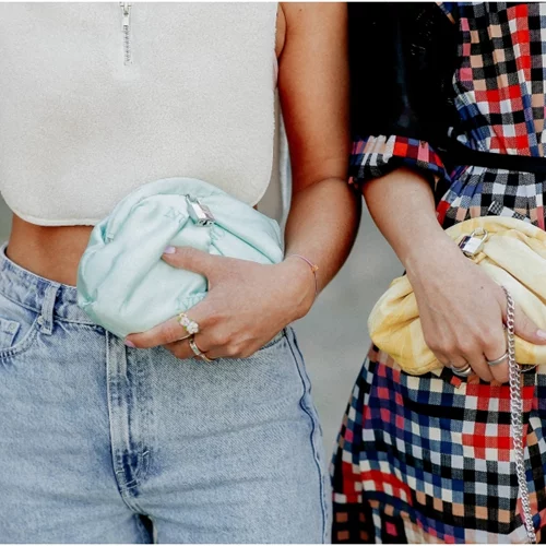 Η Βόρεια Κορέα απαγορεύει τα στενά τζιν και τις χαίτες