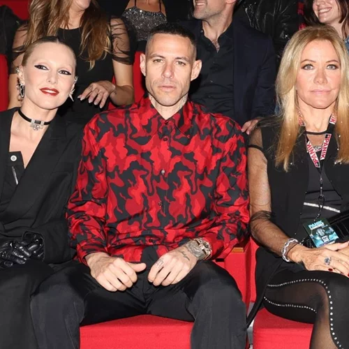 Γυμνασμένος γεμάτος τατουάζ | Ο Πάρις Κασιδόκωστας στην παραλία