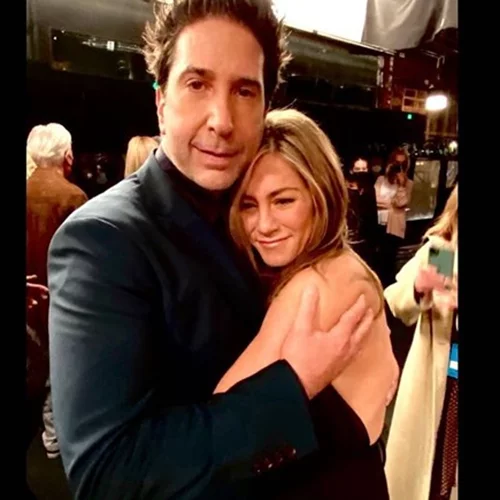 David Schwimmer - Jennifer Aniston | Η τελευταία αγκαλιά στα παρασκήνια του Friends reunion