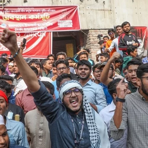 Μπανγκλαντές | Κλιμακώνονται τα βίαια επεισόδια ενόψει της ετυμηγορίας στη δίκη με κατηγορούμενη της πρώην πρωθυπουργό Χασίνα