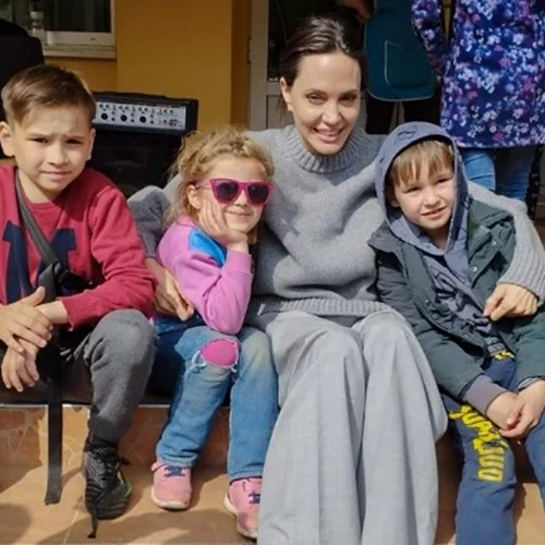 Ουκρανία | Η Angelina Jolie στη Λβιβ για να συναντήσει εκτοπισμένους