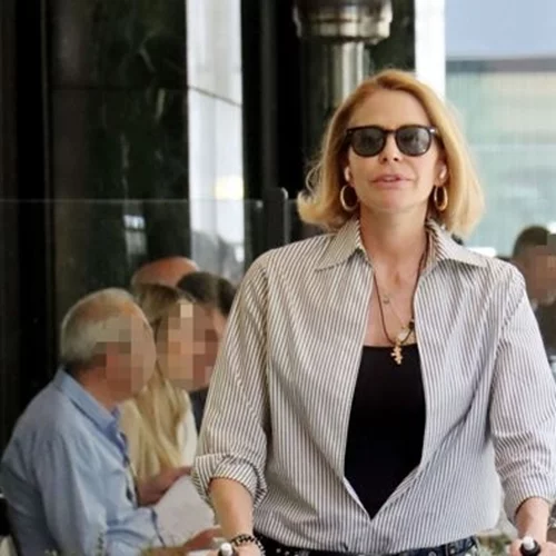 H Tζένη Μπαλατσινού ανοίγει το υπέροχο διαμέρισμά της στο κέντρο - Το κλικ με τον πατέρα της και τον γιο της