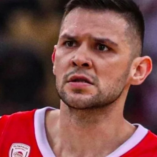 Μάρτυρας τροχαίου ο Κώστας Παπανικολάου - Απασχόλησε δυο παιδιά για να μην αντιληφθούν τον τραυματισμό της μητέρας τους