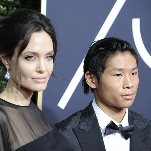 Oι πρώτες φωτογραφίες του Pax με τη μητέρα του μετά το τροχαίο ατύχημα - Με δεμένο το χέρι