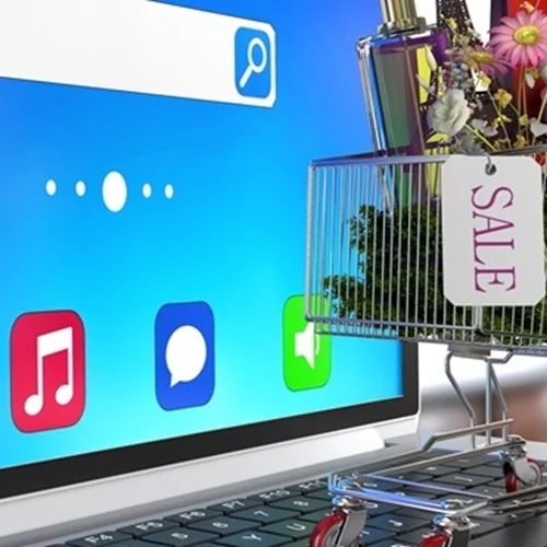 Έλληνες e-shoppers | Πόσα ξοδεύουν για ρούχα, παπούτσια και αξεσουάρ;