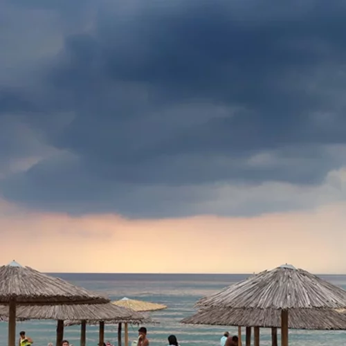 Καιρός | Πέφτει έως 6 βαθμούς η θερμοκρασία - Πού θα "χτυπήσουν" σήμερα τα έντονα φαινόμενα