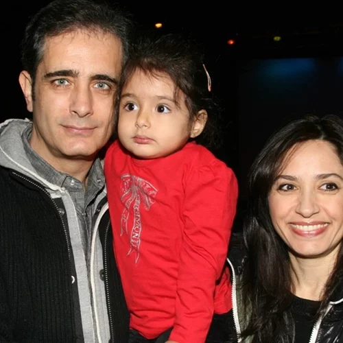 Ίδια η μαμά της | Η κόρη του Σωκράτη Αλαφούζου και της Βάσως Γουλιελμάκη έγινε 20 ετών