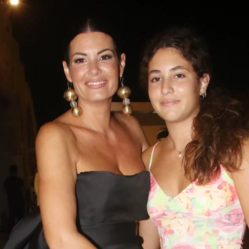 Ισμήνη Αϊβάζη | Η έφηβη κόρη της Μαρίας Κορινθίου και του Γιάννη Αϊβάζη είναι ήδη star στο TikTok