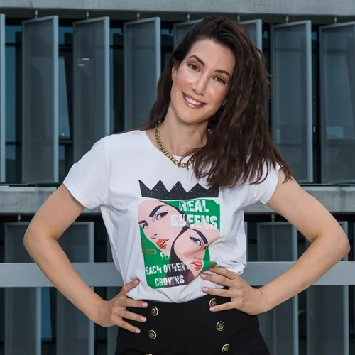 BE SHERO | Η Χριστίνα Φλαμπούρη φορά τη νέα limited συλλογή της Answear.LAB και μιλά για τις γυναίκες που την εμπνέουν