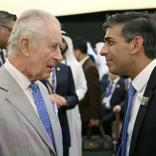 Ο Βασιλιάς Κάρολος πήρε θέση για τα Μάρμαρα του Παρθενώνα;- Η γραβάτα με τις ελληνικές σημαίες την επομένη της κόντρας Μητσοτάκη-Σούνακ