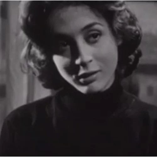 Έλλη Λαμπέτη | Με καρό πουκάμισο και μαντήλι στον λαιμό στο Λονδίνο, πριν από 71 χρόνια