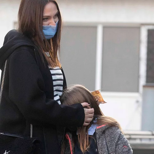 Υβόννη Μπόσνιακ | Βόλτα για ψώνια με την εξάχρονη κόρη της, Ελένη