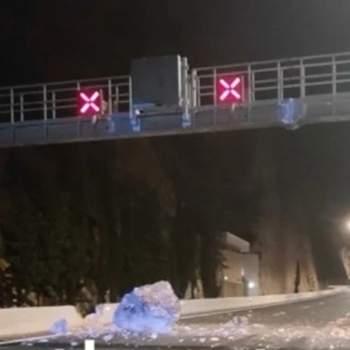 Κακοκαιρία Αριελ - Κατολίσθηση στην Κακιά Σκάλα | Ουρές χιλιομέτρων στην Εθνική Οδό Αθηνών - Κορίνθου [βίντεο]