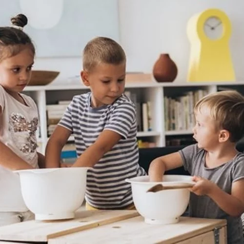 Γιατί τα μεσαία παιδιά είναι πιο ευγενικά; Η επιστήμη απαντά