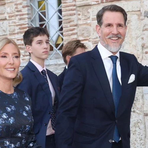 H εκκεντρική πόζα της Marie Chantal με μπικίνι στην Κυανή Ακτή πριν από τον γάμο της αδελφής της, Pia