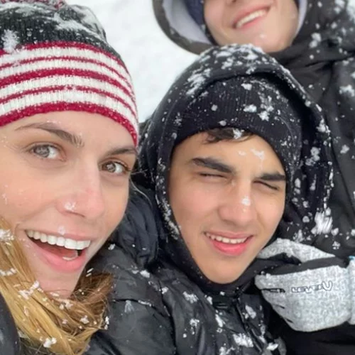 Ντορέττα Παπαδημητρίου | Παιχνίδια στο χιόνι με τους γιους της, Διονύση και Φίλιππο