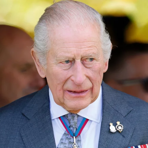 Ο βασιλιάς Κάρολος θα κάνει τα αποκαλυπτήρια του πρώτου μνηνείου που τιμά το ΛΟΑΤΚΙ στρατιωτικό προσωπικό στη χώρα