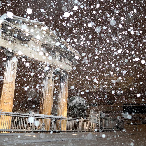 Κακοκαιρία Ελπίς | Εντυπωσιακές φωτογραφίες από τη χιονισμένη Αθήνα