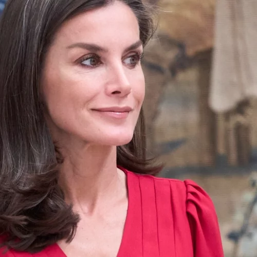 Το φόρεμα της Massimo Dutti έχει το σχέδιο που λατρεύουν οι κομψές royals