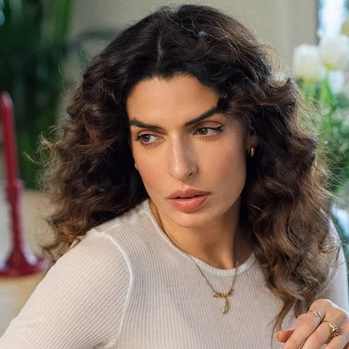 Τόνια Σωτηροπούλου | Το μπορντό bikini της από την Calzedonia ταιριάζει εξίσου σε γυναίκες με μικρό ή μεγάλο στήθος