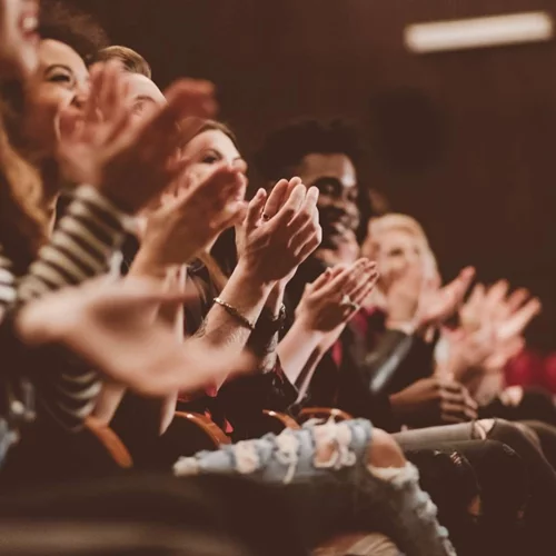 Για ποιο λογο χειροκροτάμε | Τα παλαμάκια και η ιστορία τους