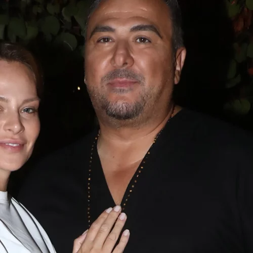 Απλό & Κομψό | Το casual look της Υβόννης Μπόσνιακ που θα ζήλευαν και οι Παριζιάνες