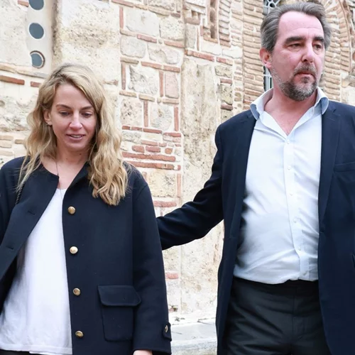 Nικόλαος και Χρυσή Βαρδινογιάννη | Το πρώτο βίντεο από το Πάσχα στην Πάτμο - Μαζί τους η Άννα Μαρία