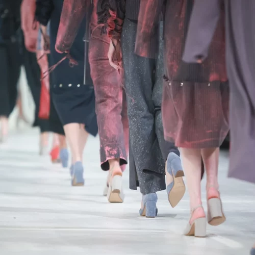 PFW | 6 looks από το front row που μπορείς να δοκιμάσεις χωρίς να χρειαστείς στιλίστα