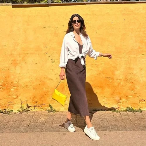 Η Τόνια Σωτηροπούλου με το λευκό φόρεμα από τα Η&Μ που δεν θα σταματήσεις να φοράς όλο το καλοκαίρι