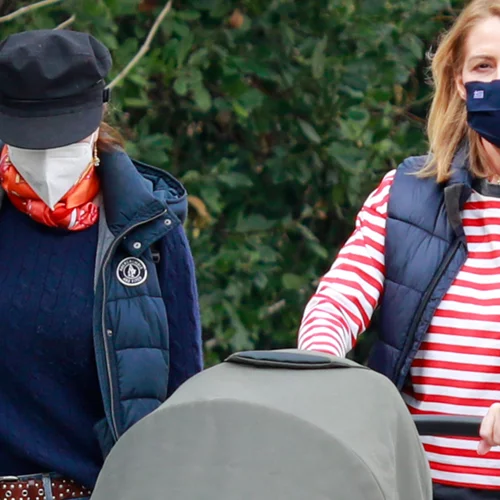 Τζένη Μπαλατσινού - Βασίλης Κικίλιας | Οικογενειακή βόλτα με τον 2,5 μηνών γιο τους (pics)