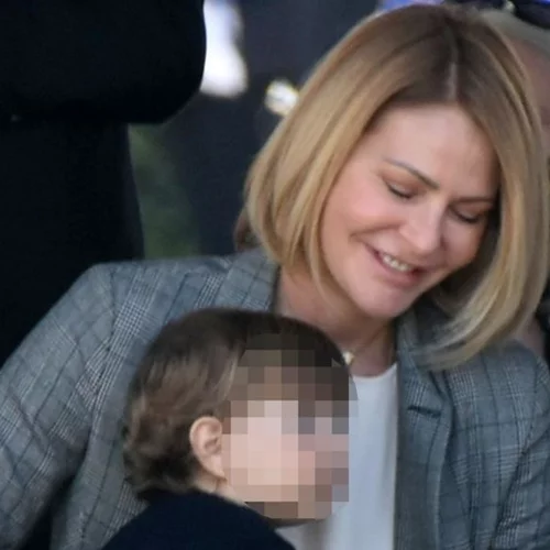 Τζένη Μπαλατσινού | Φόρεσε το πιο αμφιλεγόμενο παντελόνι της σεζόν