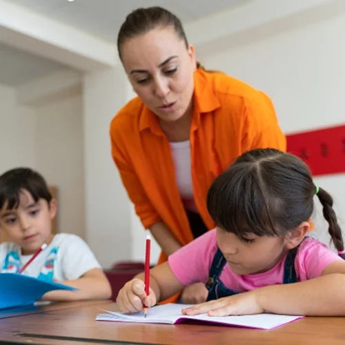 Οι ερωτήσεις που πρέπει να κάνουμε στους δασκάλους των παιδιών όταν παίρνουμε τους ελέγχους