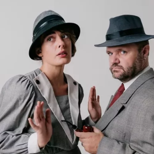 "Τα 39 σκαλοπάτια" | Ο Μάκης Παπαδημητρίου προτείνει μια κωμική εκδοχή της νουάρ περιπέτειας