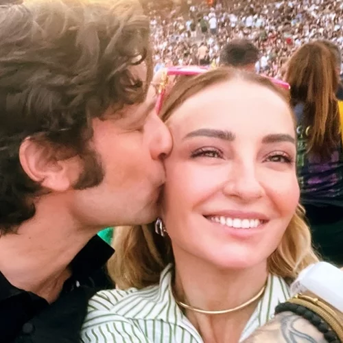 Αποστόλης Τότσικας - Ρούλα Ρέβη | Απόδραση στη Βαρκελώνη μαζί με τα παιδιά τους