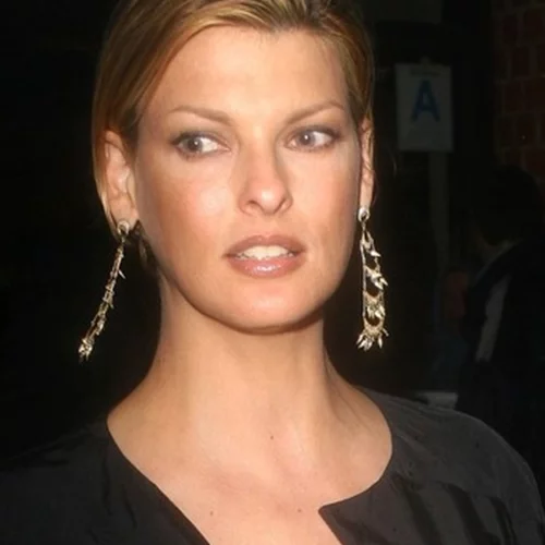 Όταν η Linda Evangelista "έχασε" από την Salma Hayek με διαφορά στήθους