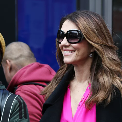 Ο γιός της Ελίζαμπεθ Χάρλεϊ "είναι" η Ελίζαμπεθ Χάρλεϊ