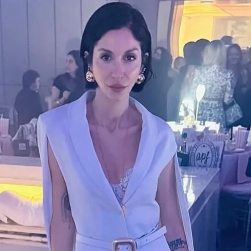 Η Σοφία Καρβέλα κουρεύτηκε | Η ανανέωση στα μαλλιά της