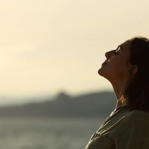 "Γιατί να μας απασχολεί τόσο η γνώμη των άλλων;"