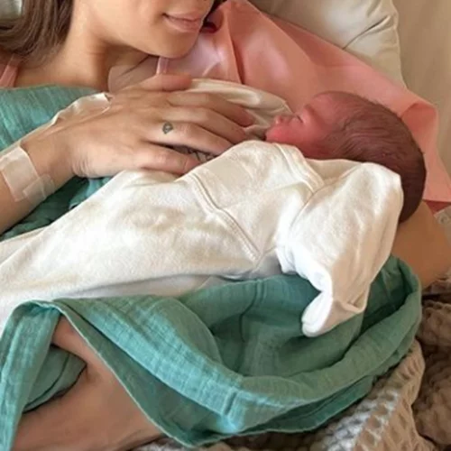 Baby Boom | Πρώην παίκτρια του GNTM έγινε μαμά για πρώτη φορά