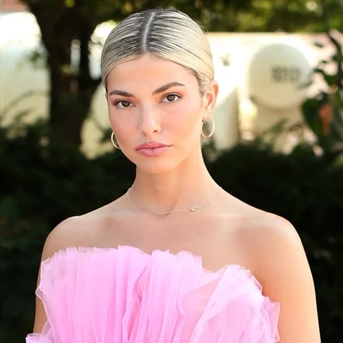 Balletcore Bun | Το πρώτο it χτένισμα του 2023 έχει ήδη κατακλύσει τα social media