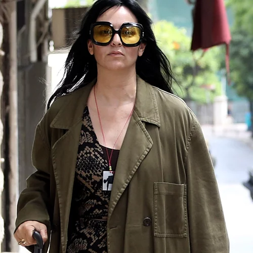 Η Ζενεβιέβ Μαζαρί φόρεσε τα πιο ιδιαίτερα μποτάκια που έχουμε δει