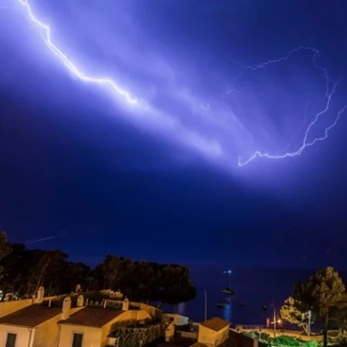 Ισχυρές βροχές, κεραυνούς και χαλάζι φέρνει η κακοκαιρία "ATENA"