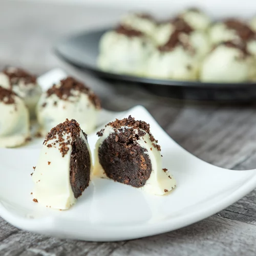 Τρουφάκια του ονείρου με γεύση oreo | Η πανεύκολη συνταγή με πέντε μόνο υλικά