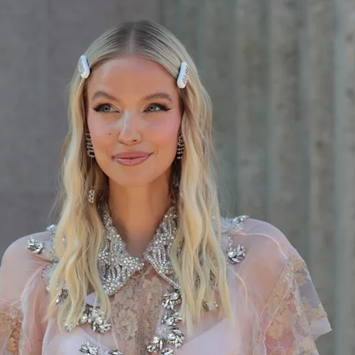 Τα χρώματα σκιών και κραγιόν που κολακεύουν όσο τίποτα άλλο τις ξανθιές γυναίκες