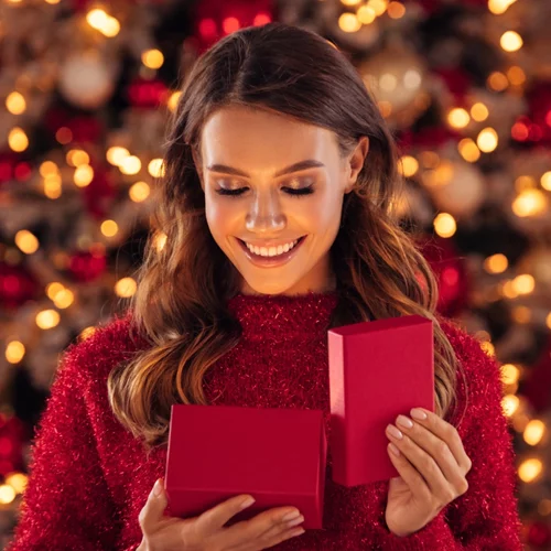 Beauty Editor suggests | Tα πιο festive beauty δώρα Χριστουγέννων για τις φίλες σου (και για κάθε budget)